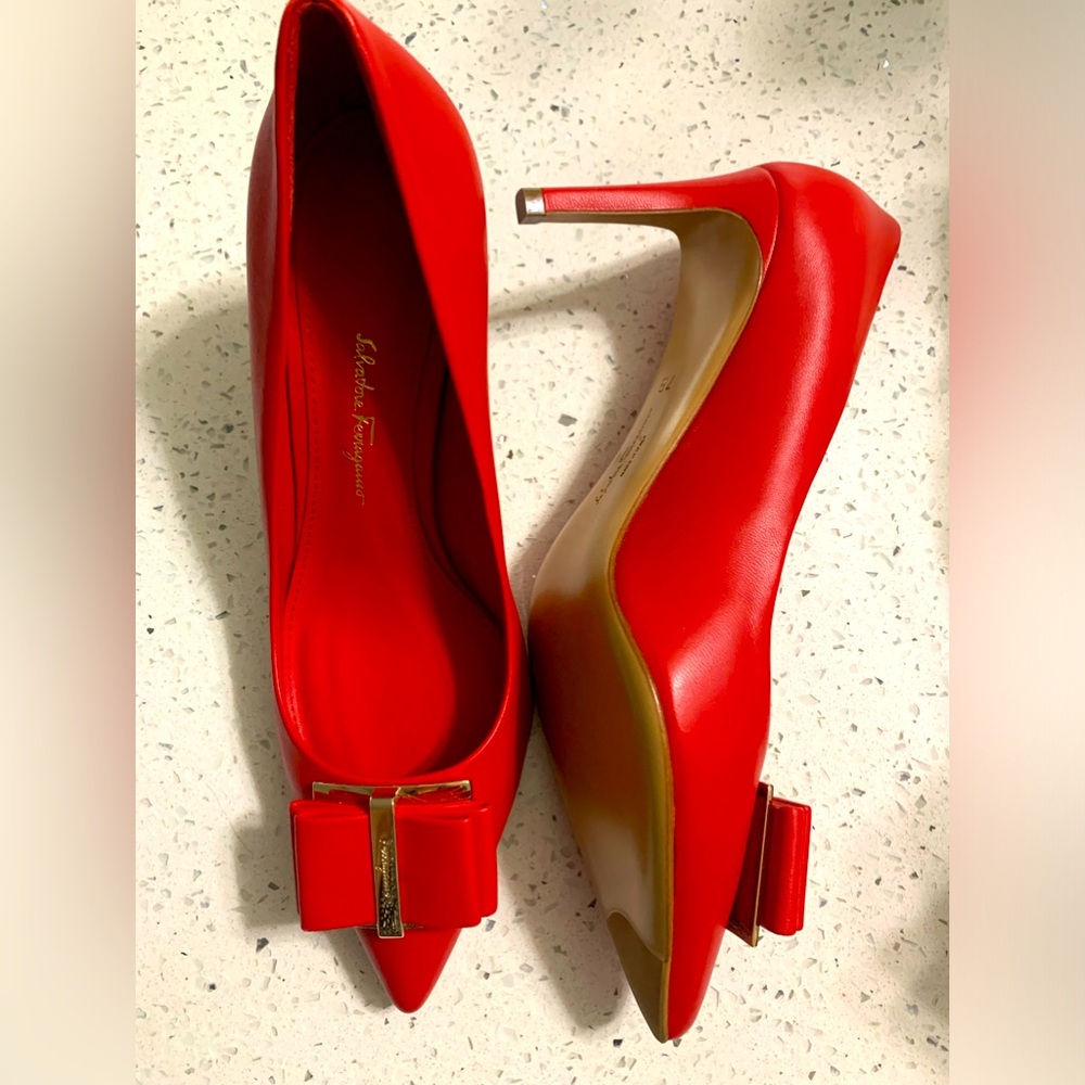 Salvatore Ferragamo Red Pointed-Toe Bow Leather Pumps